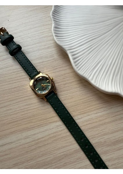 Retro Minimal Deri Kordon Vintage Kadın Kol Saati Yeşil fırsatları