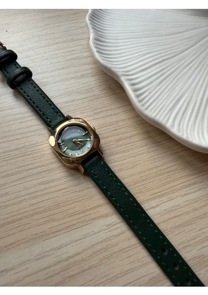 Retro Minimal Deri Kordon Vintage Kadın Kol Saati Yeşil