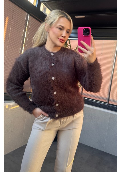 Kahverengi Sakallı Gümüş Düğmeli Hırka