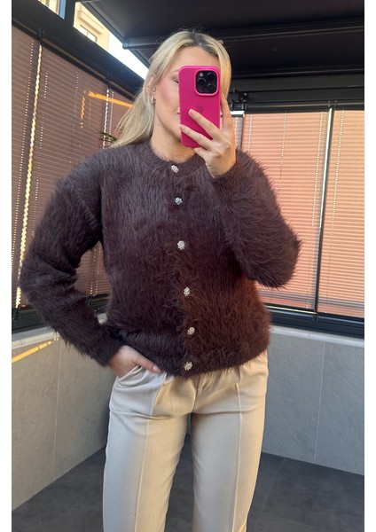 Kahverengi Sakallı Gümüş Düğmeli Hırka