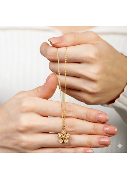 Beyaz Zirkon Taşlı Kar Tanesi Tasarım Altın Renk 925 Ayar Gümüş Kadın Kolye indirimleri