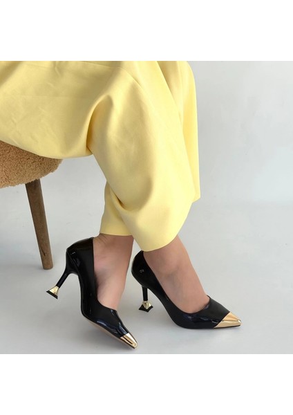 Nrtmsa Artem Siyah Rugan Topuklu Ayakkabı (Numara: 39) fırsatları