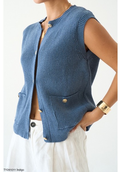 Kadın Altın Düğmeli V Yaka Kolsuz Triko Cepli Yelek