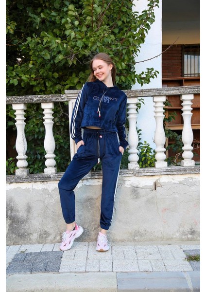 Giyim Kadın Kadife Kapşonlu Eşofman Takım Lacivert fırsatları