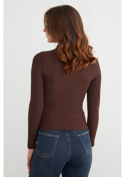 Çilek Nakışlı Polo Yaka Yarım Fermuarlı Bluz