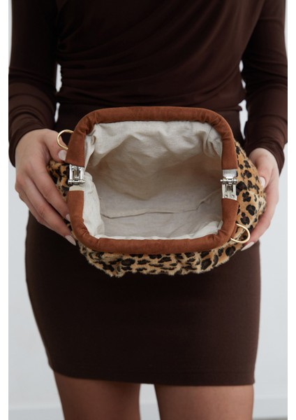 Leopar Desenli Burslu Zincir Askılı Kol Çantası