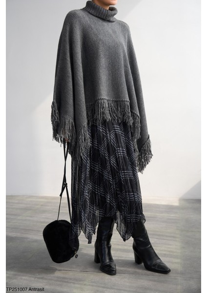 Kadın Balıkçıl Yaka Saçaklı Kışlık Panço