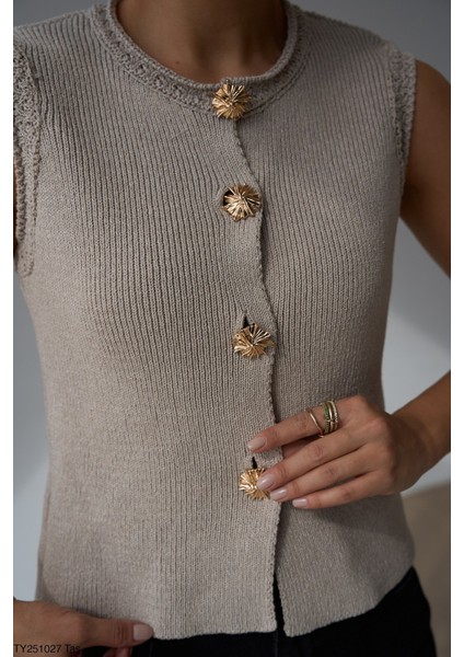 Kadın Altın Düğmeli Kolsuz Triko Yelek