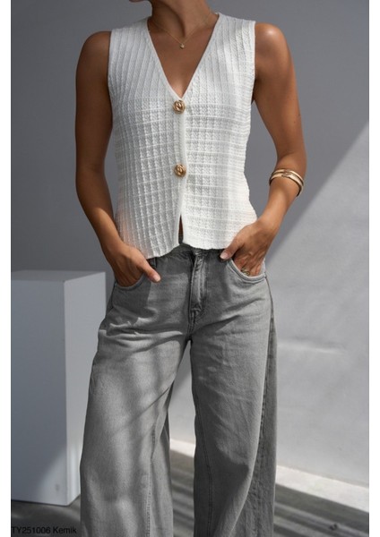 Kadın Altın Düğmeli V Yaka Kolsuz Triko Yelek modelleri