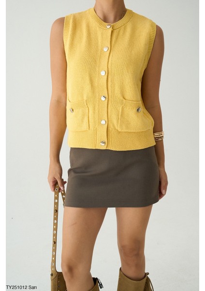 Kadın Altın Düğmeli V Yaka Kolsuz Triko Cepli Yelek fırsatları