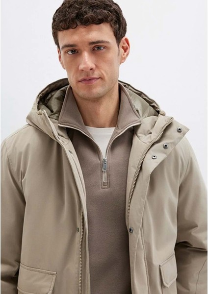 0110657-70355 Cep Detaylı Kapüşonlu Erkek Mont fırsatları