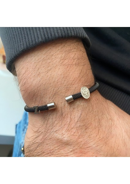 Gümüş Harfli-Çift Başlı Kartal Logolu Siyah Çelik Bileklik fırsatları