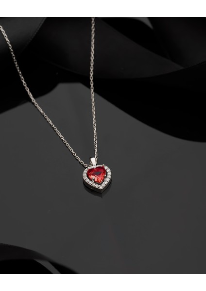 925 Ayar Lal Taşlı Rodyum Pırlanta Görünümlü Kalp Gümüş Kolye