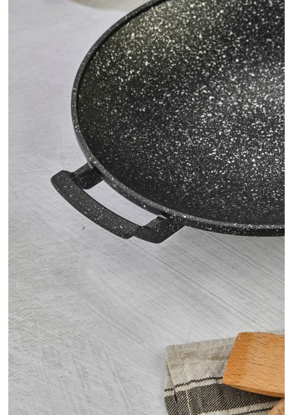 35 cm Döküm Granit Kaplama Saç Tava – Yanmaz Yapışmaz, Dayanıklı, Profesyonel Kullanım