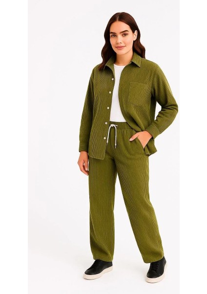 Kadın Kadife Oversize Takım – Gömlek ve Pantolon Ikili Set Füme Corduroy Şıklığı, Rahat ve Zarif Duruş Yumuşak Dokulu Kadife Kumaş,- Haki modelleri