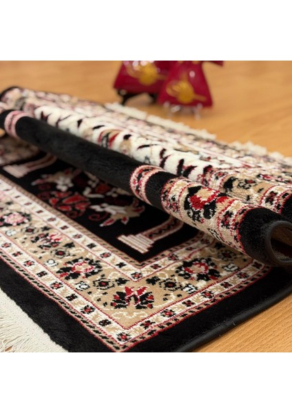 Geleneksel Motifli Yünlü Seccade Siyah fırsatları