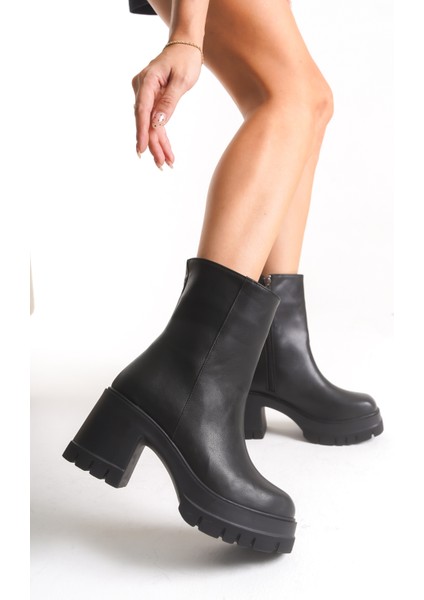 Deri Görünümlü Cilt Yandan Fermuarlı Yüksek Kalın Topuklu Kışlık Kadın Siyah Kısa Bot Bootie