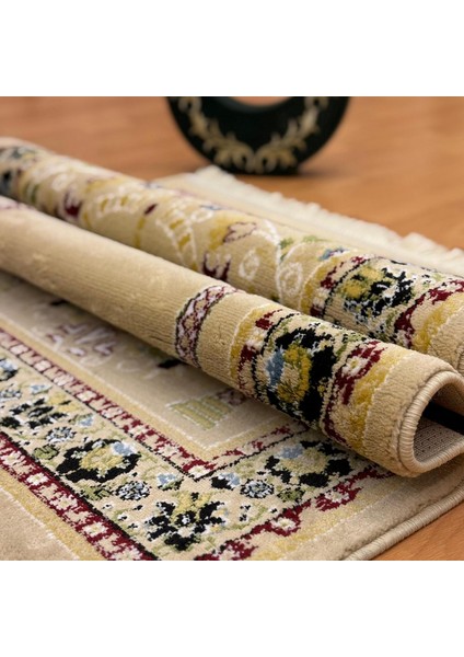 Mihrap-I Zarafet Desenli Yün Seccade fırsatları