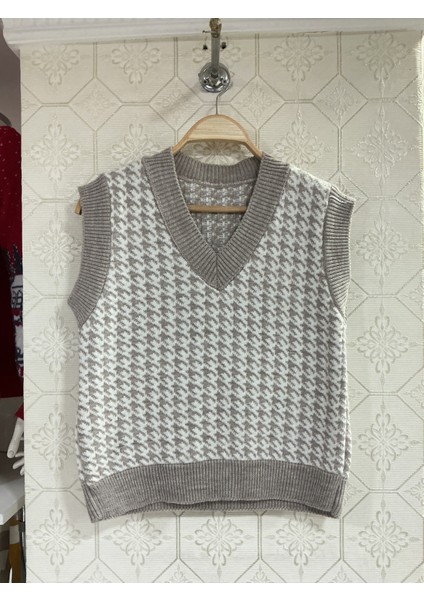 Kadın Kazayağı Desenli V Yaka Triko Süveter fiyatları