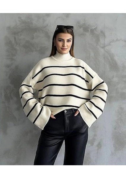 Çizgili Ispanyol Kol Triko Boğazlı Kazak Beyaz