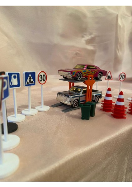 Mini Trafik Eğitim ve Liftli Dubalı Bariyer Oyun Seti Trafik Levhalı Sürpriz Araba Hediyeli