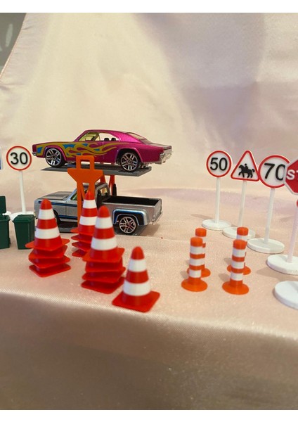 Mini Trafik Eğitim ve Liftli Dubalı Bariyer Oyun Seti Trafik Levhalı Sürpriz Araba Hediyeli fiyatları