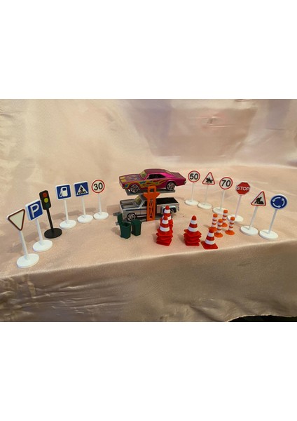 Mini Trafik Eğitim ve Liftli Dubalı Bariyer Oyun Seti Trafik Levhalı Sürpriz Araba Hediyeli modelleri