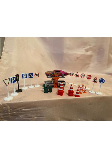 Mini Trafik Eğitim ve Liftli Dubalı Bariyer Oyun Seti Trafik Levhalı Sürpriz Araba Hediyeli