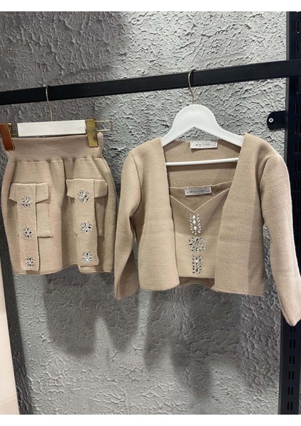 Kız Çocuk Askılı Bluz Hırka ve Elmas Taş Işlemeli Cepli Bej Triko Etekli Takım