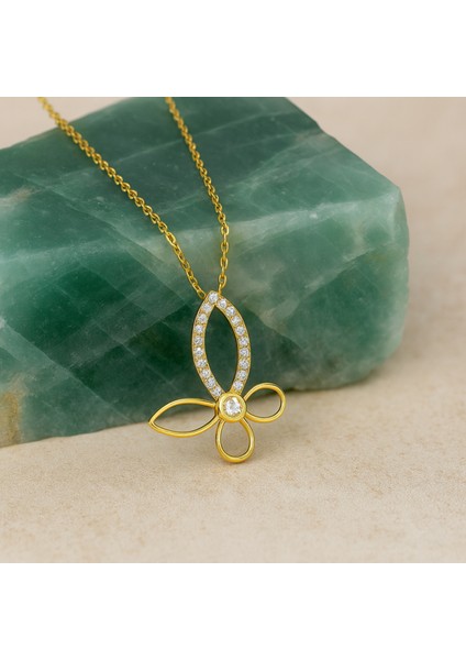 14 Ayar Altın Kelebek Kolye – Zarif Yonca ve Minimal Şans Tasarımı