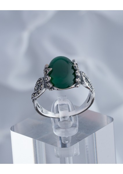 Yeşil Akik Doğal Taşlı 925 Ayar Gümüş Kadın Yüzük – Zarif ve Etkileyici Tasarım