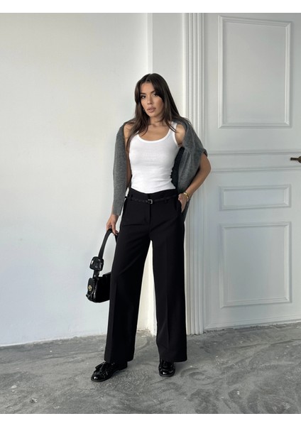 Siyah Paça Detaylı Kemerli Pantolon