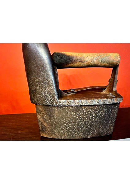 Antika Kömürlü Ütü