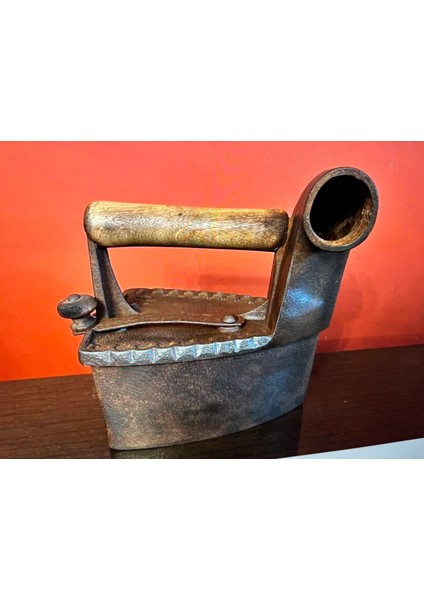 Antika Kömürlü Ütü