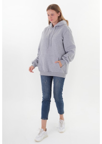 Unisex Nakışlı Gri Renk Kapüşonlu Sweatshirt (Nakış Gri Renk) Kapüşonlu sweatshirt kesimleri Unisex olarak belirlenmiştir. Hem Erkek hem de Kadın için dizayn edilmiştir. fiyatları