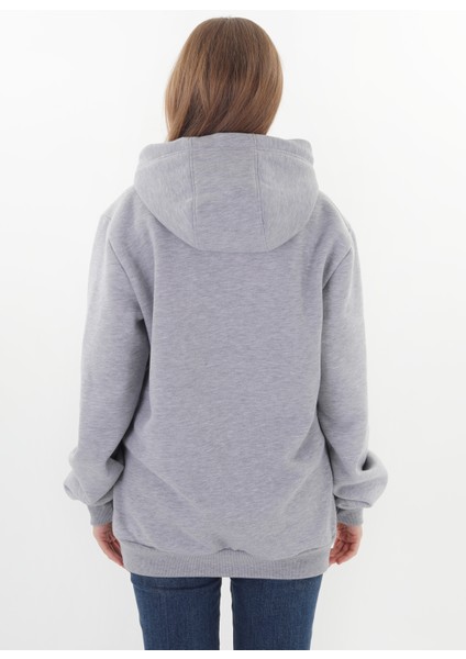 Unisex Nakışlı Gri Renk Kapüşonlu Sweatshirt (Nakış Gri Renk) Kapüşonlu sweatshirt kesimleri Unisex olarak belirlenmiştir. Hem Erkek hem de Kadın için dizayn edilmiştir.