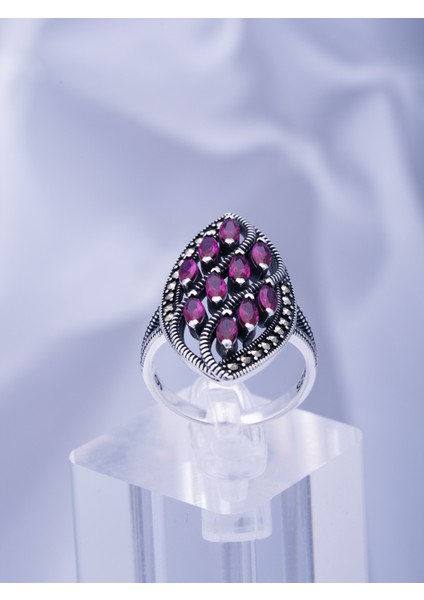 Nar Pembesi Doğal Taşlı Özel Tasarım 925 Ayar Gümüş Kadın Yüzük – Zarif ve Canlı Görünüm