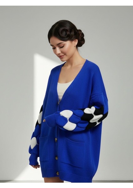 Kollarda Yuvarlak Renk Desenli Oversize Kadın Triko Hırka