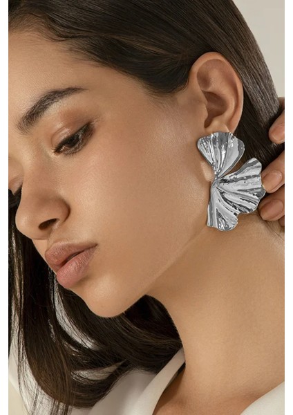 Kadın Gümüş Rengi Tasarım Küpe