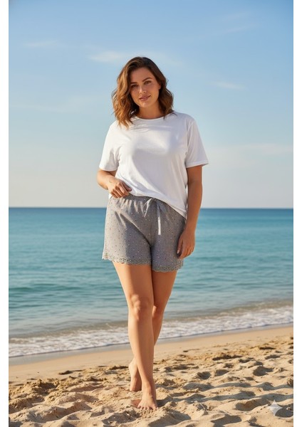 Düz Renk Mini Çiçek Desenli Penye Kadın Ev Şortu Bacak Dantel Detaylı Ev Giyim Gri modelleri