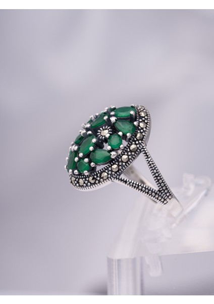 Zümrüt Yeşili Taşlı Işlemeli 925 Ayar Gümüş Kadın Yüzük – Zarif Tasarım fırsatları