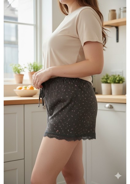 Düz Renk Mini Çiçek Desenli Penye Kadın Ev Şortu Bacak Dantel Detaylı Ev Giyim Siyah indirimleri