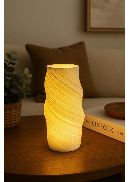 Spiral Form Dekoratif LED Masa Lambası – Şıklık ve Sıcak Işık Bir Arada