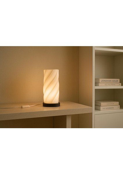 Modern Spiral Tasarım Masa Lambası – Sıcak Işık, Şık Dekor