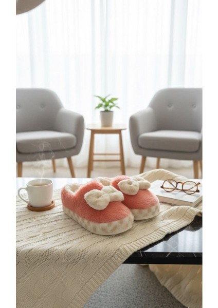 Şirin Kadın Peluş Ev Pandufu Kaymaz Taban Konforlu ve Sevimli tasarım