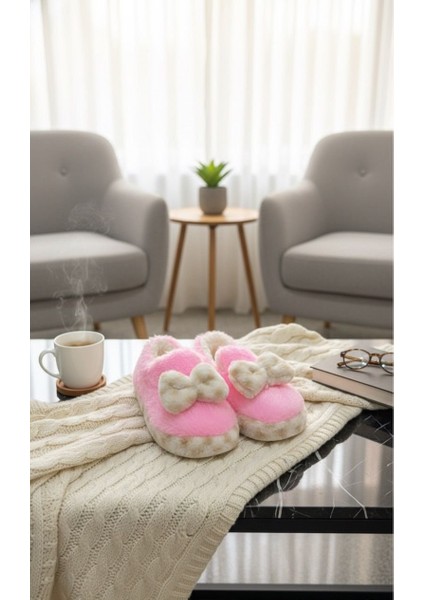 Şirin Kadın Peluş Ev Pandufu Kaymaz Taban Konforlu ve Sevimli tasarım