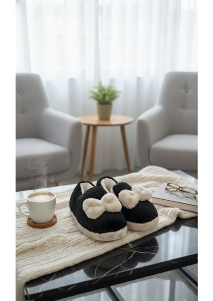 Şirin Kadın Peluş Ev Pandufu Kaymaz Taban Konforlu ve Sevimli tasarım