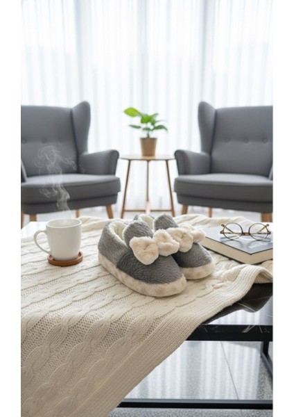 Şirin Kadın Peluş Ev Pandufu Kaymaz Taban Konforlu ve Sevimli tasarım
