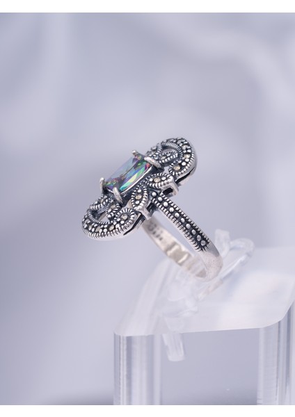 Gökkuşağı Işıltılı Markazit Taşlı 925 Ayar Gümüş Kadın Yüzük – Vintage ve Büyüleyici Tasarım indirimleri