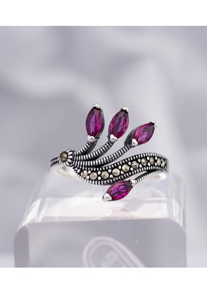 Mor Yaprak Formlu Zirkon Taşlı 925 Ayar Gümüş Kadın Yüzük – Zarif ve Şık Tasarım
